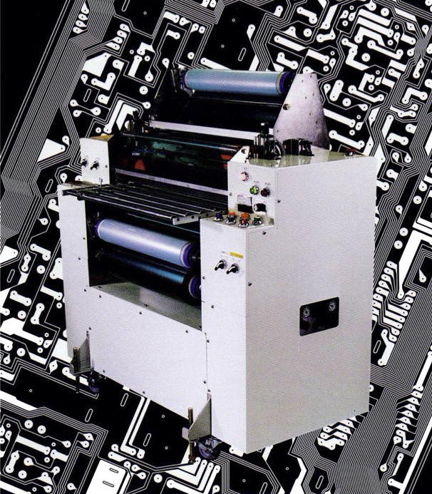 ラミネート加工機